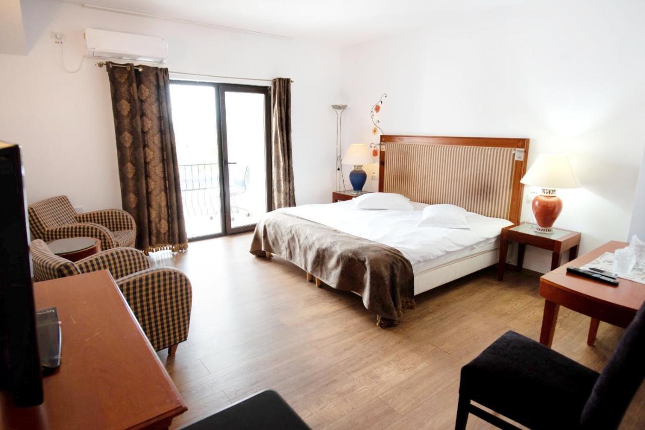 Complex Eos Hotel Valea Lupului  Phòng bức ảnh